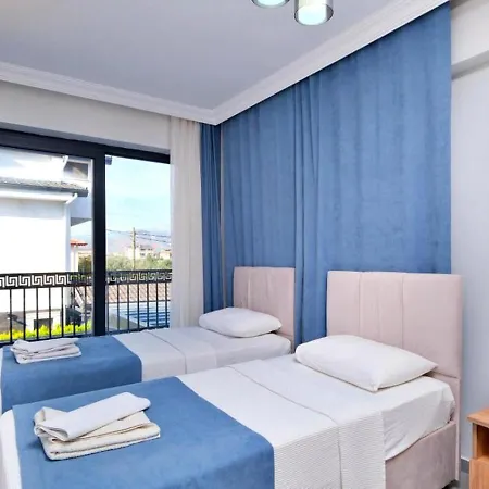 3 Bedroom With Private Pool フェティエ