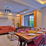 3 Bedroom With Private Pool 别墅