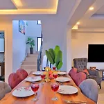 3 Bedroom With Private Pool 费特希耶