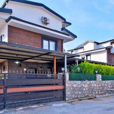 3 Bedroom With Private Pool *