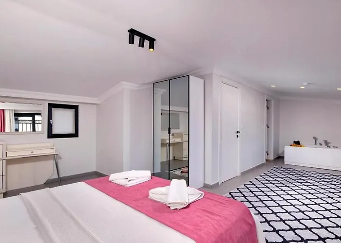 3 Bedroom With Private Pool فتحية