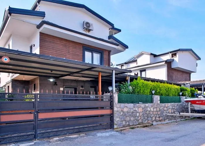 3 Bedroom With Private Pool *